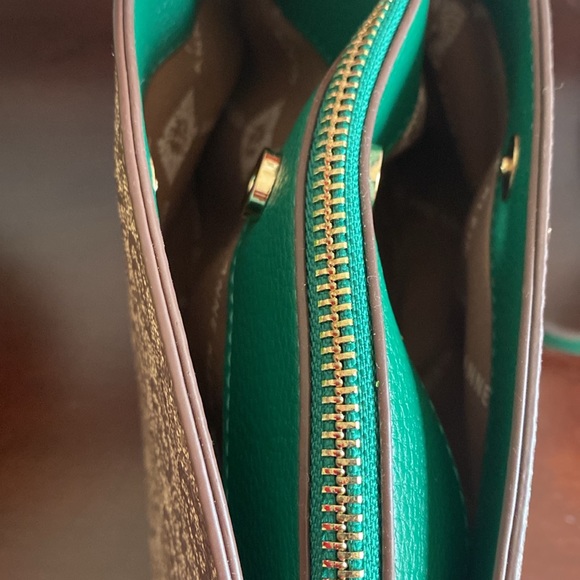 ANNE KLEIN BROWN AND GREEN LOGO CROSSBODY BAG NWT - Picture 14 of 17